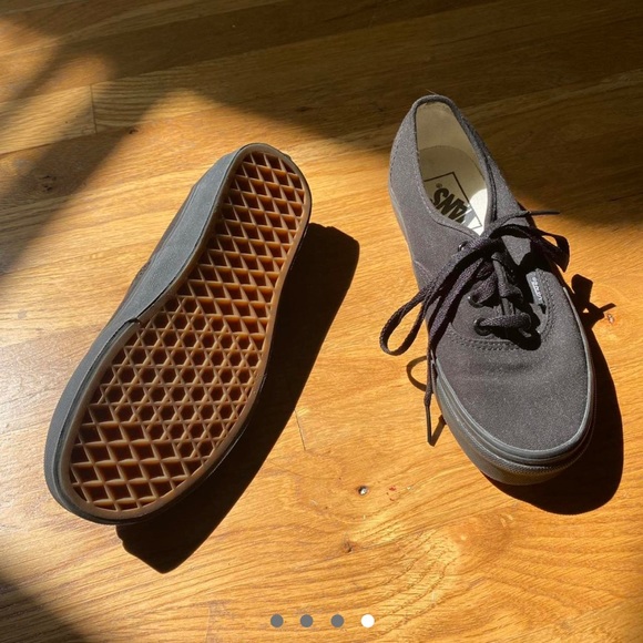 Vans Authentic Core Classics Black/Black
Womens 5, Mens 3.5 - Picture 4 of 4